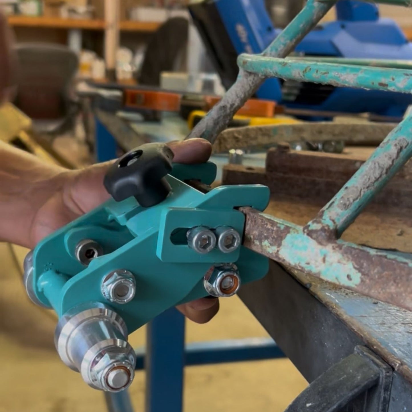 Dragster Dolly Universal Adapter Flat Bar Trowel Cage